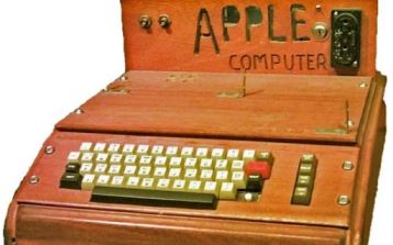 RARE WORKING APPLE 1 COMPUTER SOLD FOR $374,500