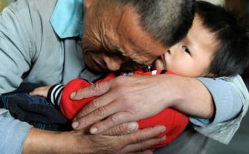  Chinese Man Sells His Baby to Fulfill TV Dreams