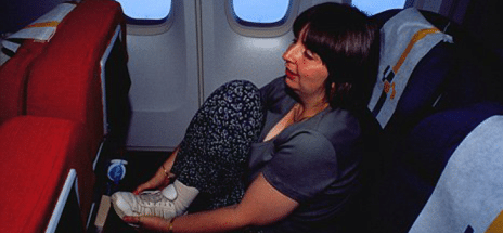  3 EASY STRETCHES FOR A LONG FLIGHT