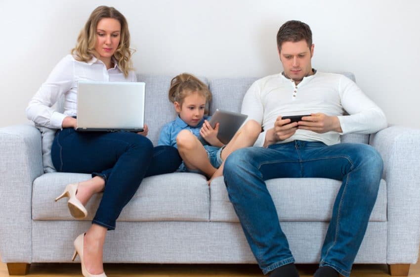  5 WAYS IN WHICH TECHNOLOGY AFFECTS FAMILY LIFE