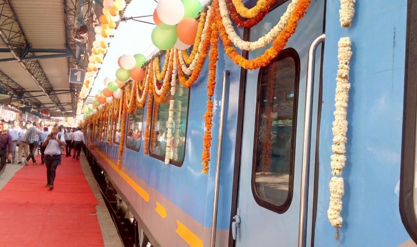  INDIA’S FASTEST TRAIN IS HERE – THE GATIMAAN EXPRESS