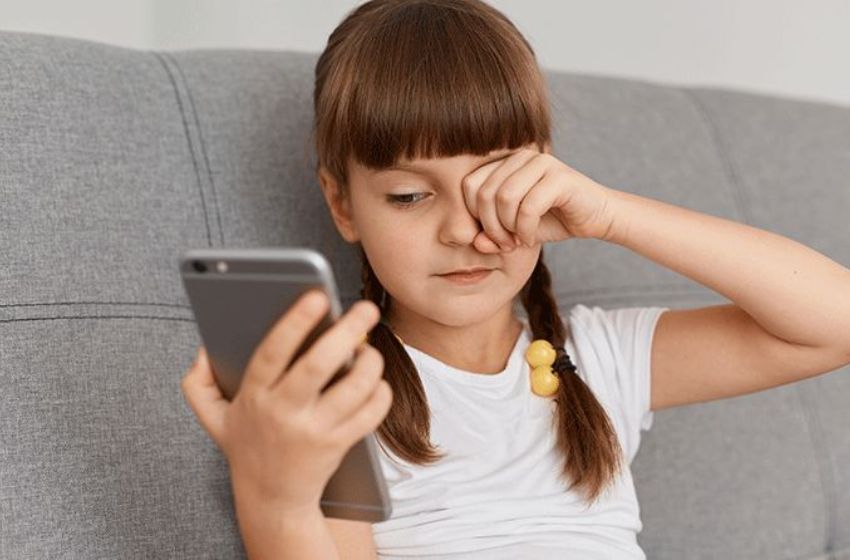  Navigating the Digital Realm- Understanding the Effects of Screen Time on Children’s Mental Health